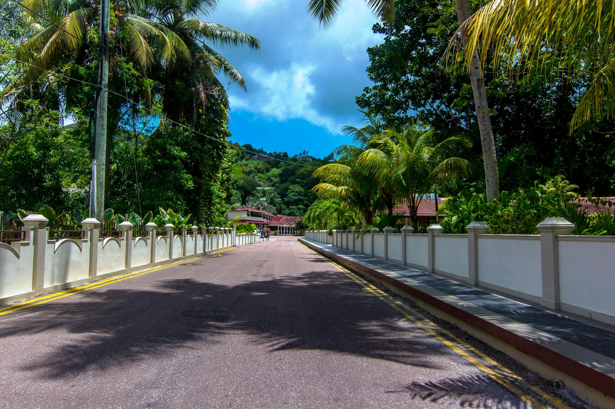 โรงแรมเบอร์จาย่าพราสลิน อังส์ วอลแบร์ วิลเลจ ภายนอก รูปภาพ